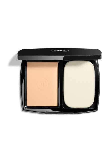 CHANEL, ULTRA LE TEINT Ultrawear – All–Day Comfort Flawless Finish Compact Foundation, **B30**